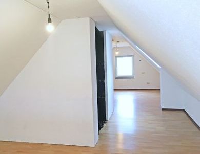 Dachgeschosswohnung mit Extras! - Foto 1