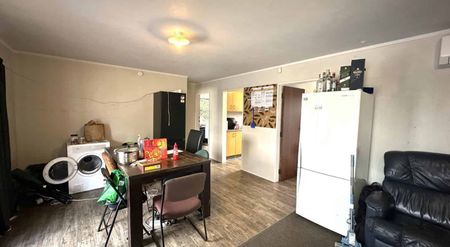 Prime city location - four bedroom student rental! - Photo 2