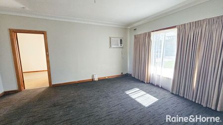 4-Bedroom Home in Good Location! - Photo 4