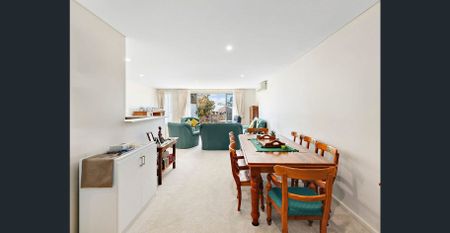 Expansive easycare villa in family-friendly pocket - Photo 2