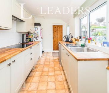 4 bedroom semi-detached house to rent - Photo 4