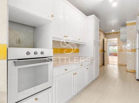 Cascais e Estoril, Lisbon - Photo 2