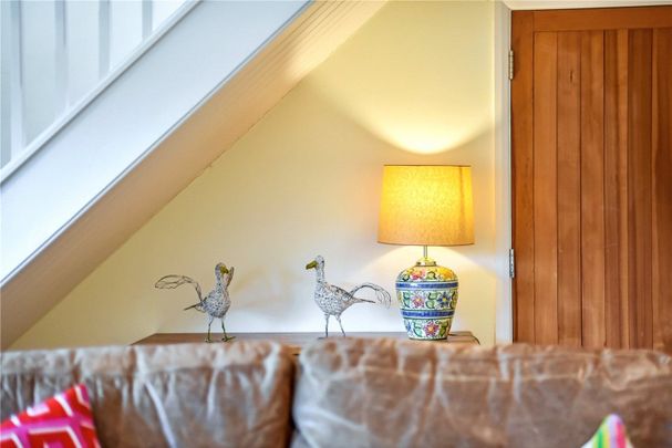 A superbly appointed detached property in a quiet cul-de-sac within the highly desirable sailing village of Itchenor became available to rent - Photo 1