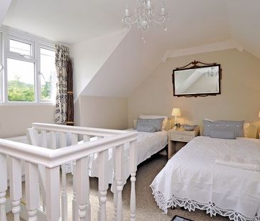 Petworth Road, Haslemere - 3 bedrooms Property for lettings - Seymours - Photo 2