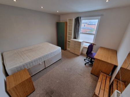 3 Bed Student Accommodation - Photo 2