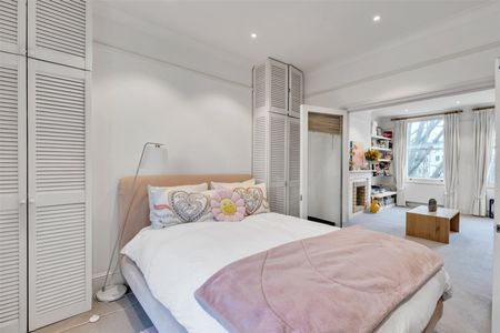 Chalcot Square, London, NW1 flat to rent - Photo 4