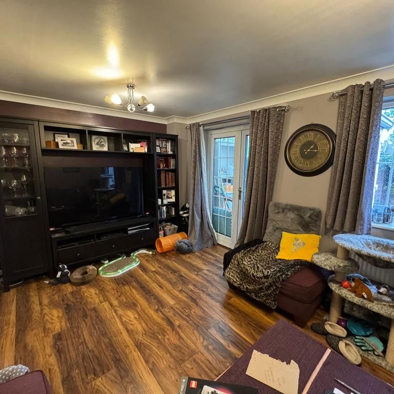 4 bedroom semi-detached house to rent - Photo 1