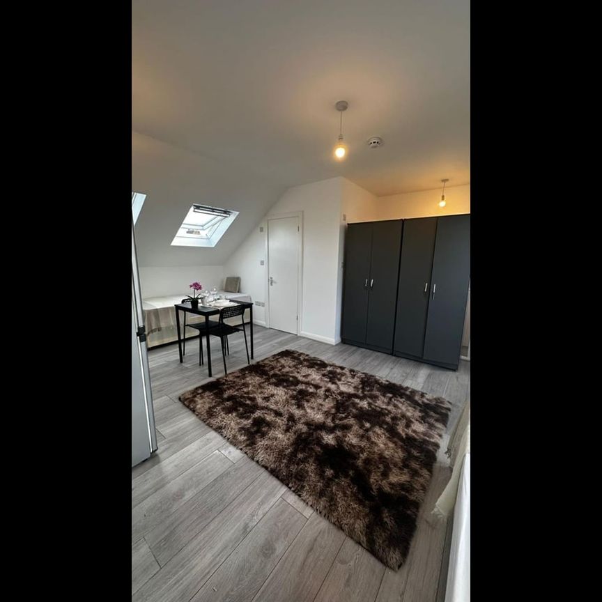 Studio Flat, Tunley Road, NW10 - Photo 1