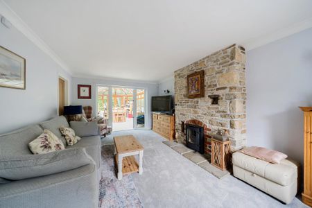 4 bedroom detached house to rent - Photo 2