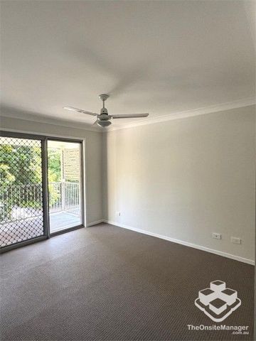 Spacious 3-Bedroom Townhouse in Bald Hills Perfect for Families and Professionals! - Photo 5