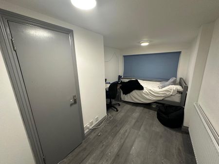 3 bedroom flat to rent - Photo 2