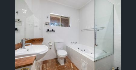 Comfort & Convenience with a dash of Character - Photo 4