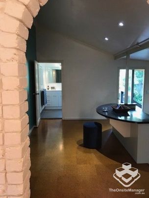 Perfect Share House in Unbeatable Location - Photo 1