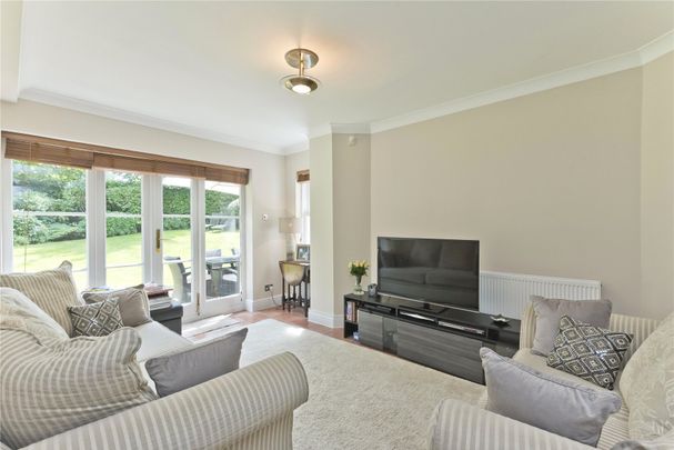 Sandringham Park, Cobham, KT11 - Photo 1