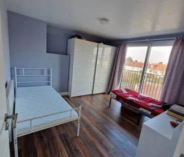 Room in a Shared House, Beaford Grove, SW20 - Photo 4