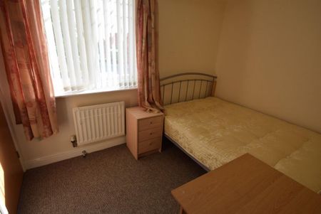 4 bedroom townhouse to rent - Photo 2