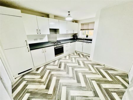 3 bedroom house to rent Beck Bridge Lane, Allerton, Bradford, West Yorkshire, BD15 - Photo 5