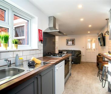 1 bedroom in a house share to rent - Photo 5