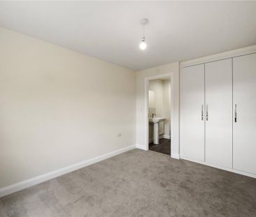 4 bedroom detached house to rent - Photo 3