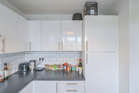 Wick Road – Room 4 - Photo 3