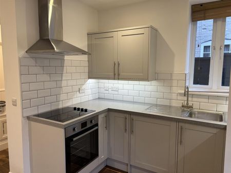 1 BED Coach House To rent - Photo 5