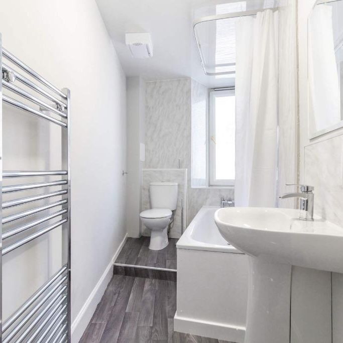 2 bedroom flat to rent - Photo 1