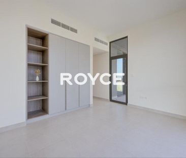 Stunning Huge Villa | Vacant | Good for Families | End Unit - Photo 1