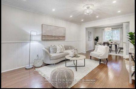 56 Deverill Crescent #Upper - Photo 2