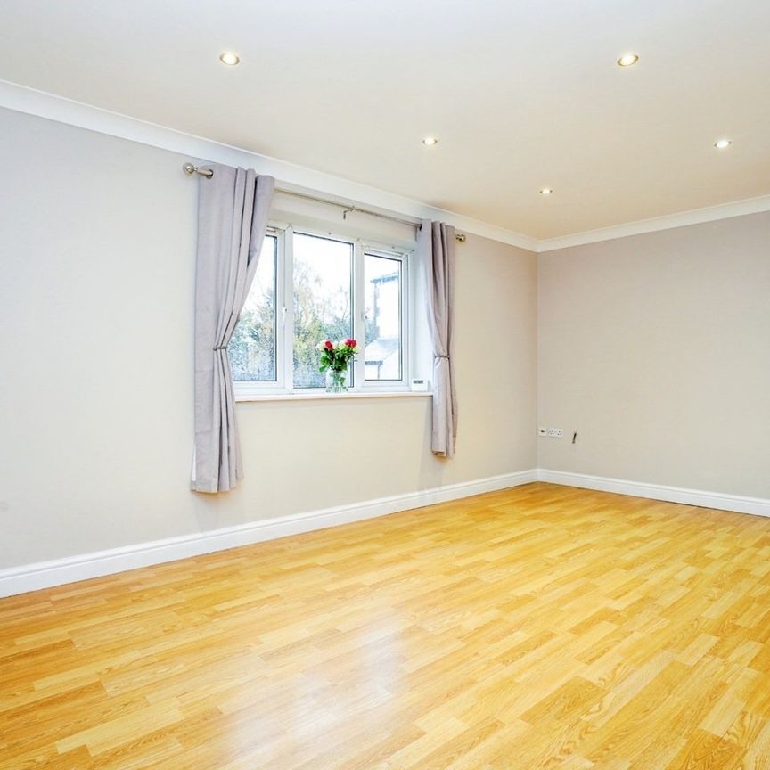2 Bed Flat, Chantry Court, LS27 - Photo 1