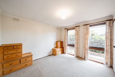 Experience the comfort of 83 Charter Road West, Sunbury - Photo 3