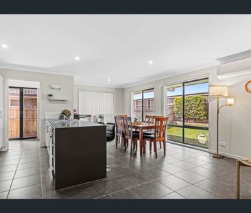 SPACIOUS 4 BEDROOM HOME WITH OPEN KITCHEN LIVING. VERY GOOD SIZE BE... - Photo 6