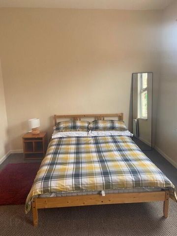 **student**, 50 Argyle Street, Derry, BT48 7JH - Photo 2