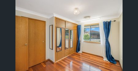 Top-Floor Lakeside Haven with Unbeatable Views – Water, Power & Lawn Included - Photo 3