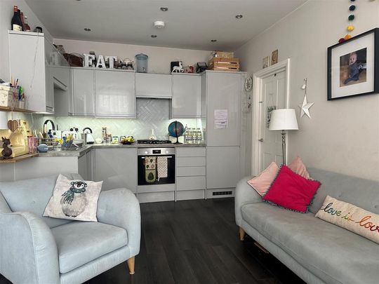 2 bedroom house to rent - Photo 1