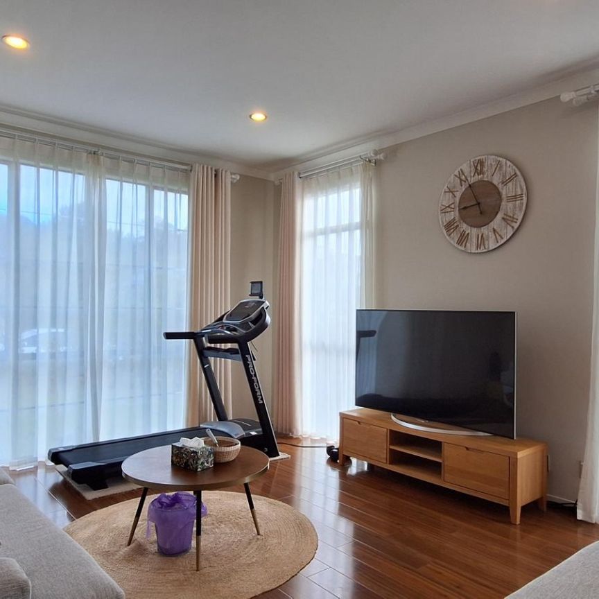 Spacious 5-Bedroom Family home – Prime Albany Location - Photo 1