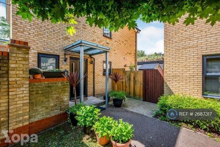 3 bedroom detached house to rent - Photo 4