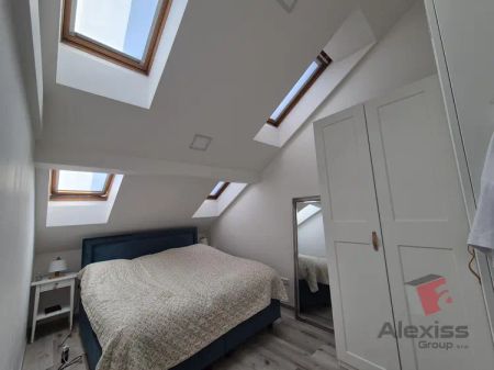 Atypický podkrovní prostor 3+1+galerie 85 m - Fotografie 4