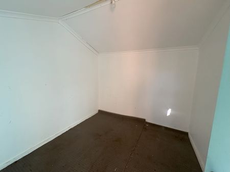 Spacious 3-Bedroom Family Home with Rumpus Room - Photo 5