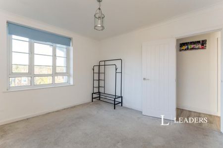 3 bedroom flat to rent - Photo 3