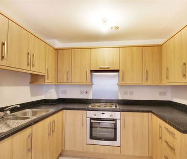 2 bedroom ground floor flat to rent - Photo 4