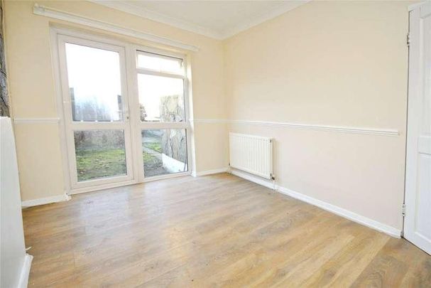 Whalebone Lane South, Dagenham, RM8 - Photo 1