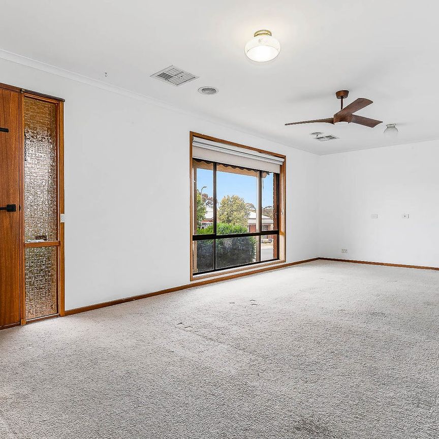 Inviting 3-Bedroom Home with Spacious Yard in Kangaroo Flat - Photo 1