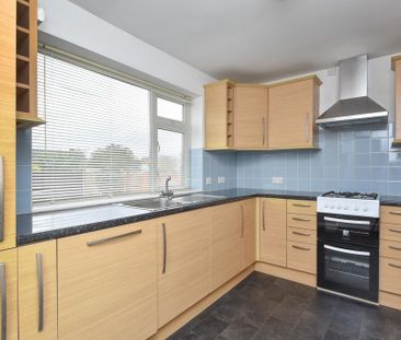 2 bedroom semi-detached bungalow to rent - Photo 5