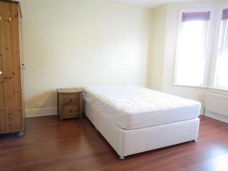 Bedroom House In Bournemouth, BH9 - Photo 4