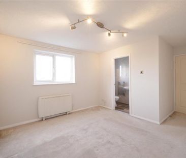 4 bedroom detached house to rent - Photo 3