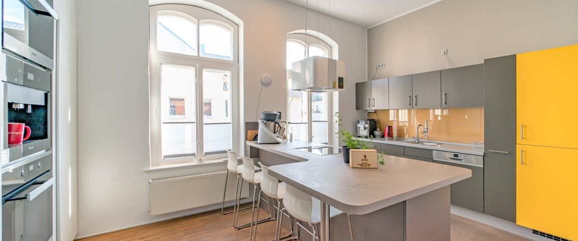 Modernes Bürogebäude im historischen Gewand - Foto 1