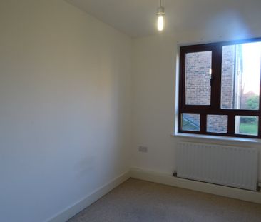 Unfurnished First Floor Apartment - Photo 2