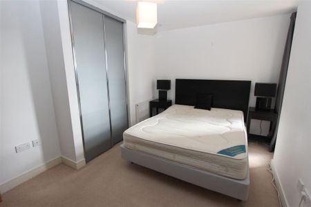 Cromwell Court, Leeds City Centre, LS10 1HN - Photo 3