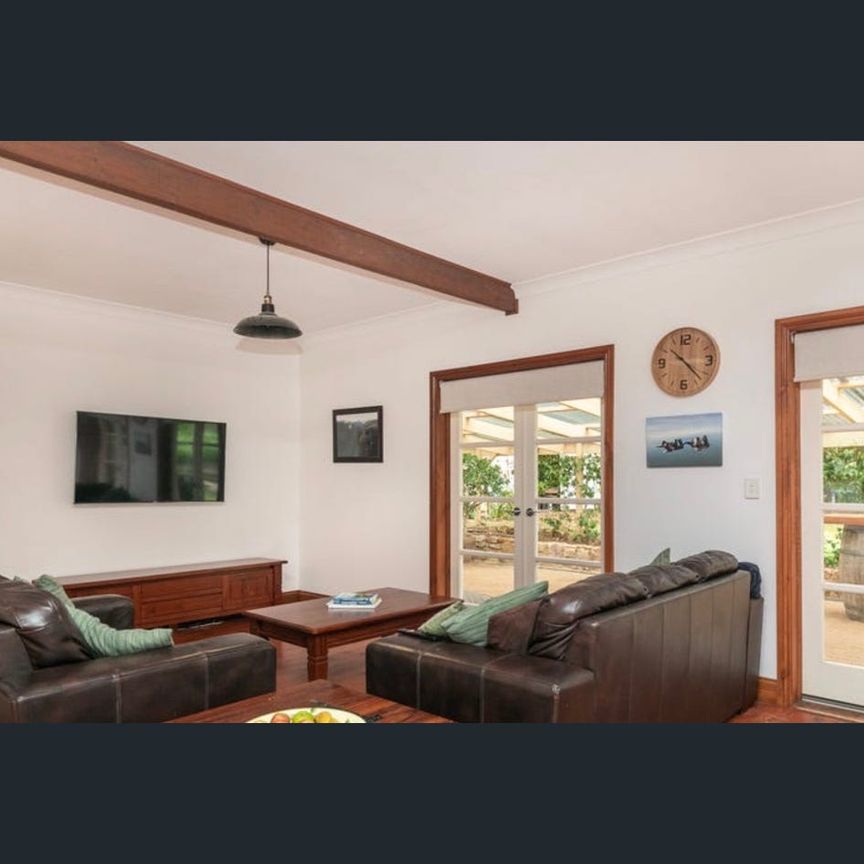 Unique Lifestyle Retreat in the Heart of Macclesfield! - Photo 1