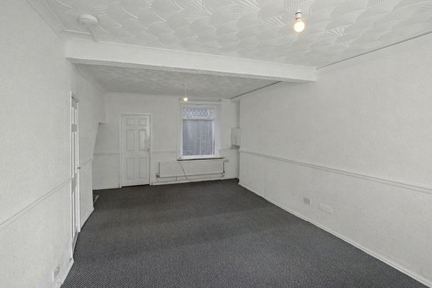 3 bedroom end of terrace house to rent - Photo 1
